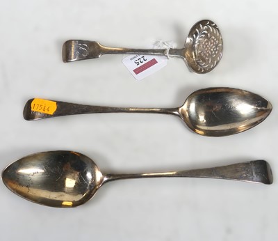 Lot 225 - A circa 1830 silver sifting spoon in the...