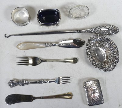 Lot 243 - Assorted silver wares to include vesta case,...