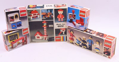 Lot 1805 - Lego System group of 5 sets to include: No.022...