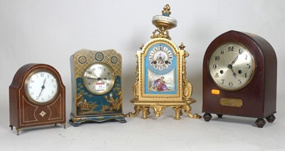 Lot 14 - An oak cased mantel clock, together with a...