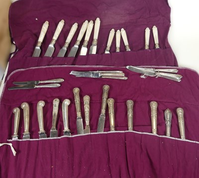 Lot 261 - Assorted silver handled flat wares to include...