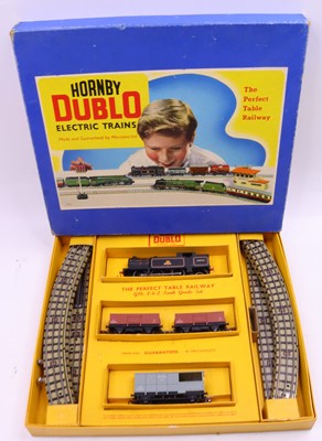 Lot 255 - A Hornby Dublo G16 rare late issue goods set,...