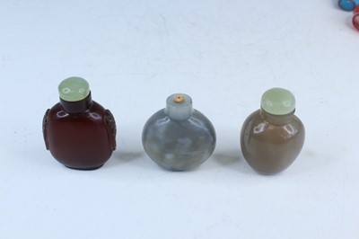 Lot 33 - Twelve Chinese jades and snuff bottles,...