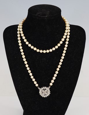 Lot 2669 - An opera length row of 108 5.6 to 5.7mm...