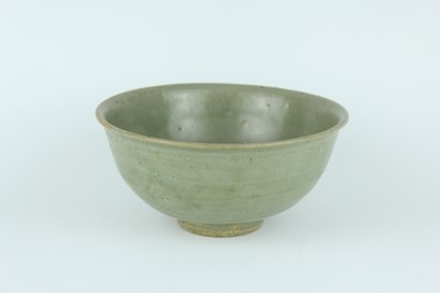 Lot 31 - A Chinese Longquan celadon bowl, Yuan to Ming...