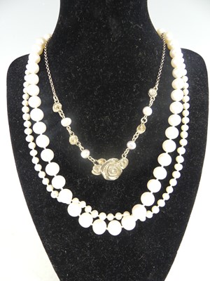Lot 430 - Assorted freshwater pearl fashion jewellery,...