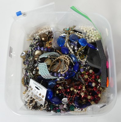 Lot 249 - A collection of costume jewellery to include...