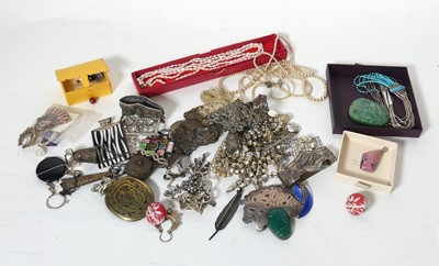 Lot 251 - A collection of costume jewellery to include...