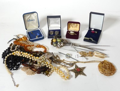Lot 254 - A collection of costume jewellery to include...