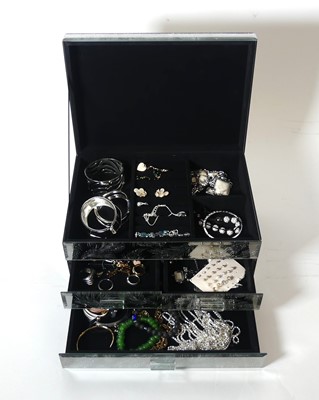 Lot 258 - A contemporary mirrored jewellery box, w.29cm,...