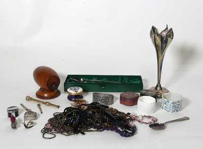 Lot 279 - Costume jewellery to include bead necklaces,...