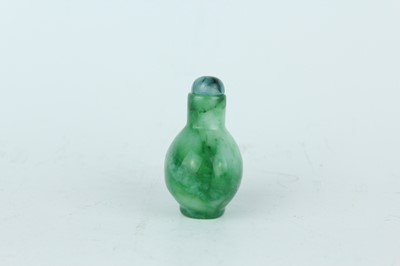 Lot 34 - A Chinese jadeite snuff bottle, 20th century...