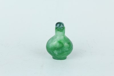 Lot 34 - A Chinese jadeite snuff bottle, 20th century...
