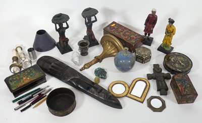 Lot 53 - A collection of items to include a gilt...