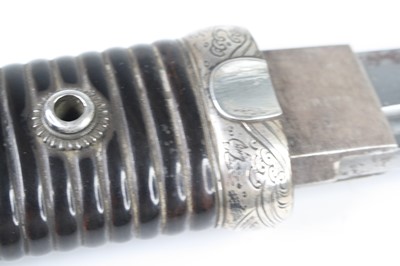 Lot 652 - A Japanese Kaiken or Tanto, probably Edo...