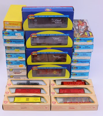 Lot 937 - Two trays containing various HO gauge American...