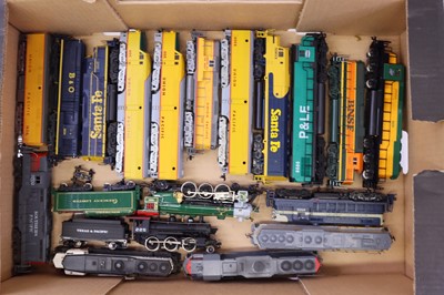 Lot 876 - One tray containing a quantity of HO scale...