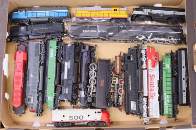 Lot 875 - One tray containing a quantity of HO scale...