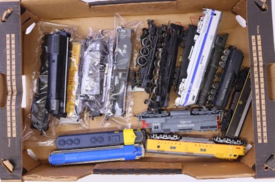 Lot 877 - One tray containing a quantity of HO scale...