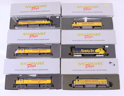 Lot 909 - Six Bachmann Plus HO Gauge American outline...