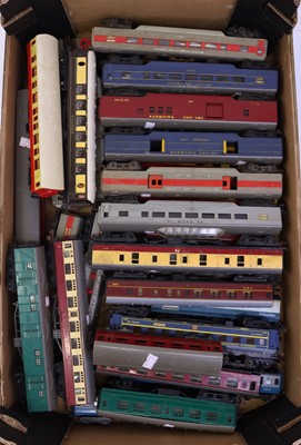 Lot 696 - One tray containing various Triang 00 Gauge...