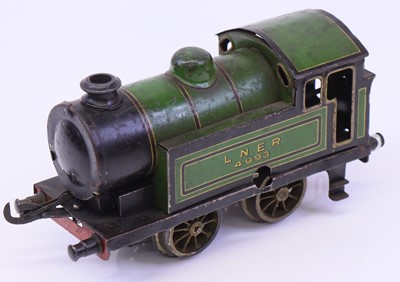 Lot 253 - 1930s Bing green LNER c/w 0-4-0 tank loco No....