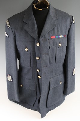 Lot 786 - An R.A.F. Officers & W.O.s No.1 Dress tunic,...