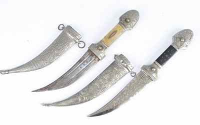 Lot 811 - An Eastern dagger, having a 13cm curved steel...