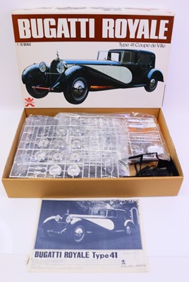 Lot 1679 - Bandai 1.16 scale Classic car series kit, 8037...