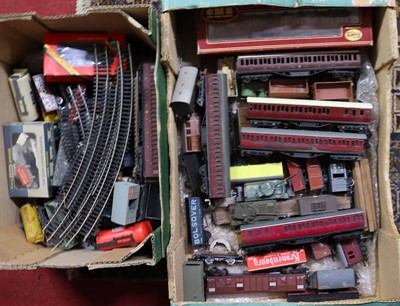 Lot 1619 - 2 trays of mixed 00 Gauge model railways to...