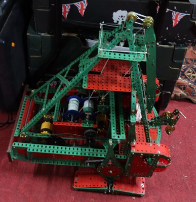 Lot 1624 - A large Meccano 1950s battery-operated crawler...