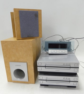 Lot 589 - A Pioneer stereo CD receiver XC-L7, with speakers