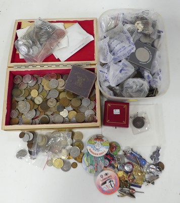 Lot 540 - A collection of Royal coinage to include...