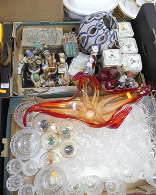 Lot 612 - A collection of ceramics and glass, to include...