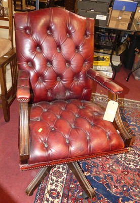 Lot 1435 - A contemporary mahogany burgundy buttoned...