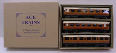 Lot 349 - ACE Trains 0-gauge 3-coach set C/4 Gresley...