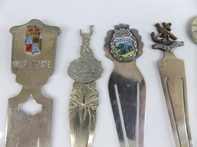 Lot 21 - A collection of silver plated and white metal...