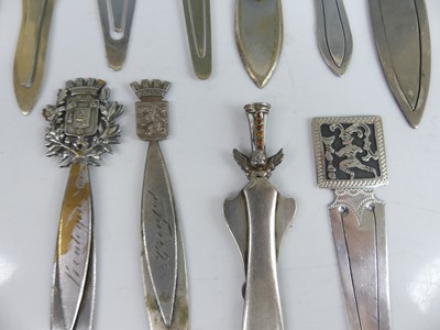 Lot 21 - A collection of silver plated and white metal...