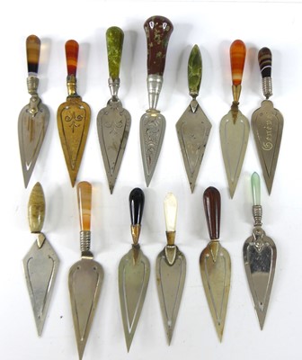 Lot 63 - A collection of early 20th century hardstone,...