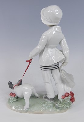 Lot 8 - A contemporary Lladro porcelain figure...