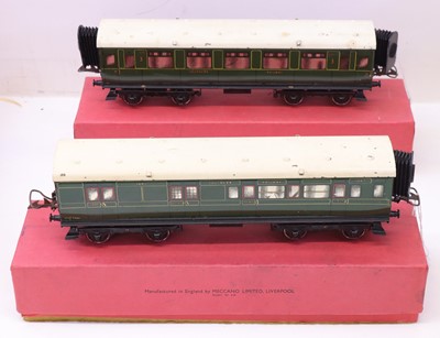 Lot 158 - Two 1937-41 Hornby 0 gauge corridor bogie...