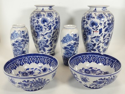 Lot 112 - A pair of blue and white porcelain vases, of...
