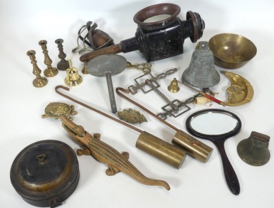 Lot 129 - A collection of metal ware to include a 19th...