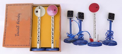 Lot 208 - A collection of Hornby 0 gauge French signals...