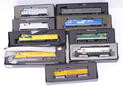 Lot 895 - Collection of 9 HO Scale American Outline...