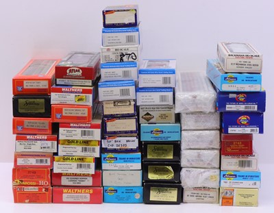 Lot 927 - 3 trays of mixed boxed HO scale American...