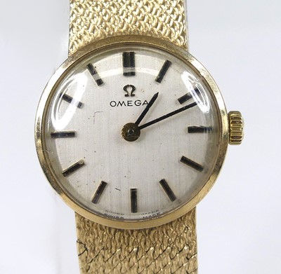 Lot 2511 - A 9ct gold lady's Omega manuel wind wristwatch,...