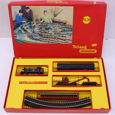 Lot 626 - Triang RS30 Breakdown Train Set containing 0-6-...