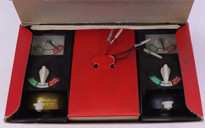 Lot 652 - Triang 00 gauge RT.268 bell signal set,...