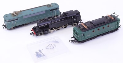 Lot 882 - Three unboxed HOrnby acHO locos, 12v DC:...